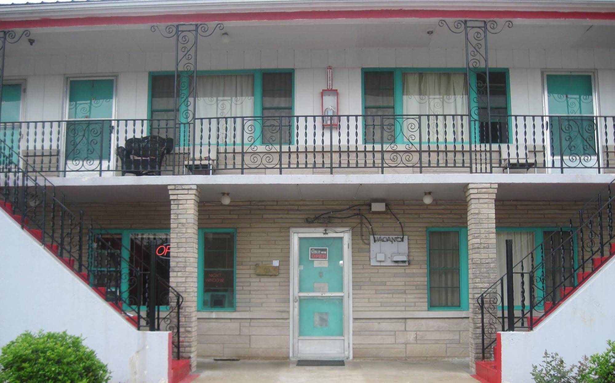 Horse Cave Motel 외부 사진